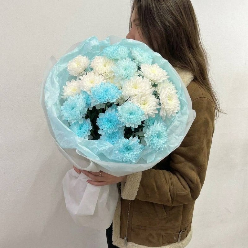 Моно-букет из разноцветных кустовых хризантем