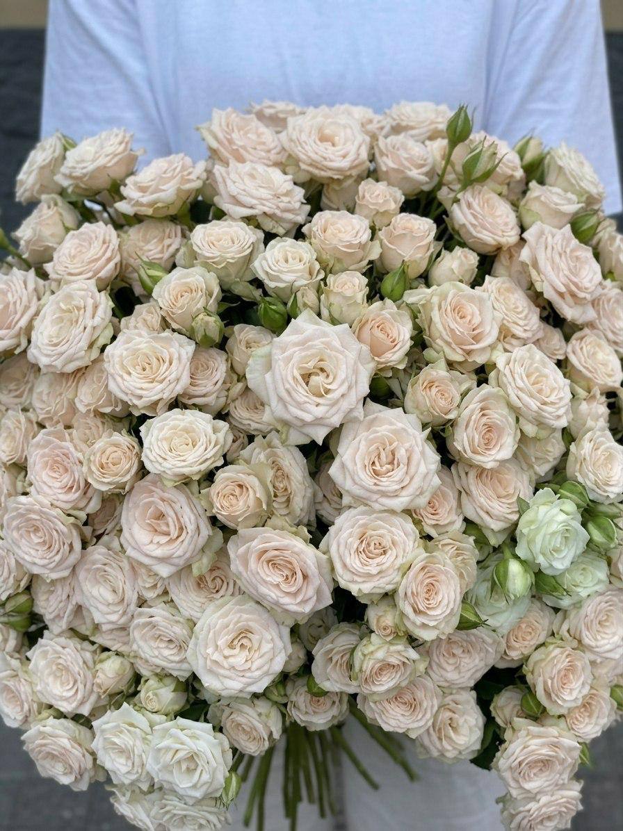 Моно-букет из 31 кустовой розы